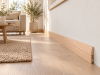 Listwa przypodłogowa Prestige Decor F 8/4 80x16mm – naturalny fornir dębowy, nowoczesna ścięta górna krawędź