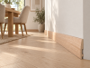 Listwa przypodłogowa Prestige Decor F 8/4 80x16mm – naturalny fornir dębowy, nowoczesna ścięta górna krawędź